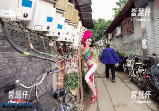爱丝精选：裤袜先生合集，光线和线条的微妙游戏。