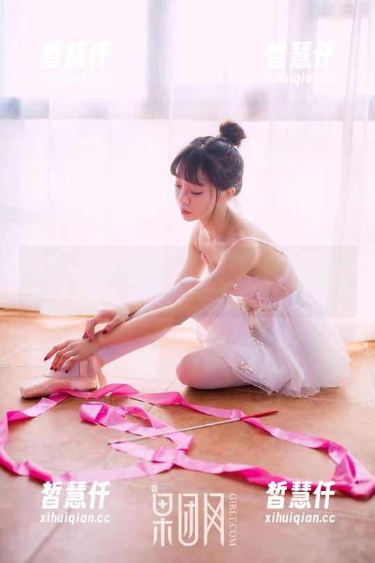 GIRLT果团网-王语纯 GIRLT果团网 - 一步步走向王语纯的泳池全套,水波涟漪中,藏了些小心思吗?