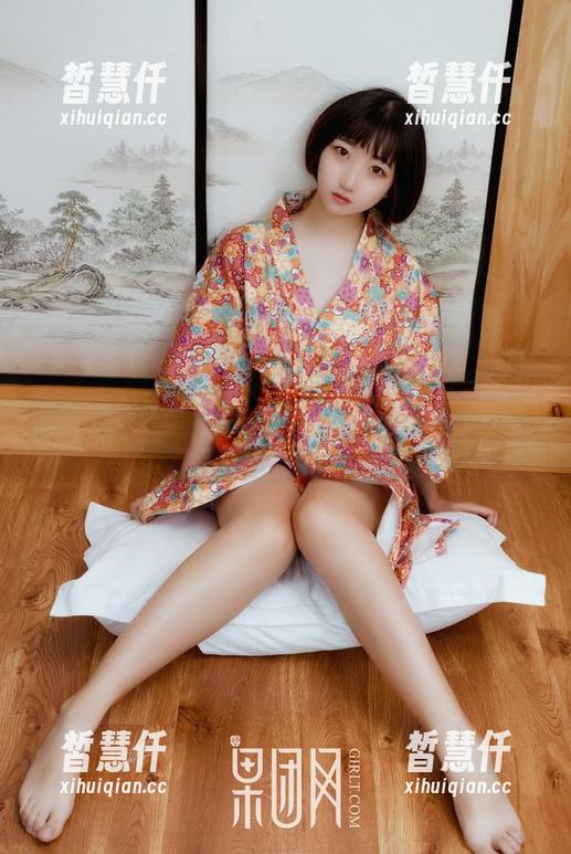 GIRLT果团网 果团网最新白色蕾丝,真是让人想把这场面搬到游泳池里淹死!
