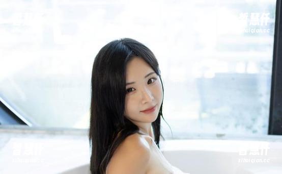 看见Habin夏彬(하빈)的花浴，壁纸上你可能会被花香迷倒哦！