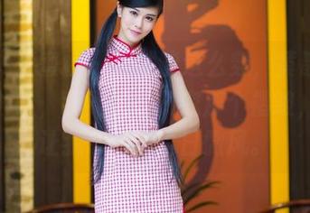 IMiss爱蜜社 – 居然能这么穿，黄歆苑的白衬衫叭，我竟然在研究那个褶皱，图片让我想起了夏日微风。