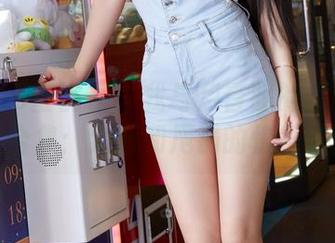 MiiTao蜜桃社 – 我与月音瞳的疯狂厨娘写真合集：大葱和甩锅的快乐时光！