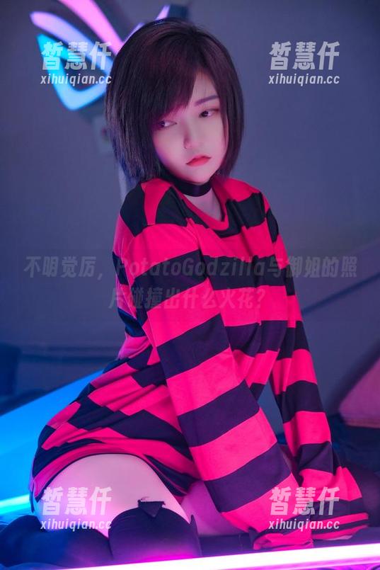 不明觉厉，PotatoGodzilla与御姐的照片碰撞出什么火花？
