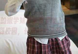 ROSI的嫩学妹制服写真集上线，一秒钟回到校园，长草的心又开始跳了！
