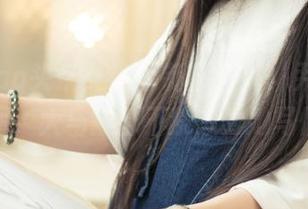 TouTiao头条女神 – 制服江湖，尹菲发彩色美图，大马猴都不禁想为她写情书！