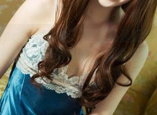 TouTiao头条女神 – 网上杨曼妮的修女造型，明明是神圣的房间，却透着莫名的诱惑。