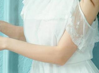 UGirls尤果网 – 今日新鲜出炉：绮里嘉办公室图集更新，窗边那抹光影好有意思