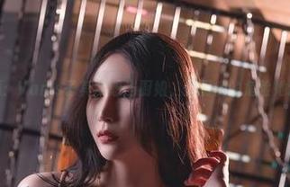 照片灵感来源：Vams子其实想当厨娘，但厨房的危险她还是躲得开。