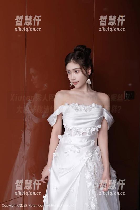 Xiuren秀人网-Egg_尤妮丝 Xiuren秀人网 - 更新:Egg_尤妮丝又大胆挑战清纯,这次还有啥新花样?