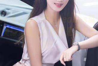 Xiuren秀人网 – 卓君Jeanes说无圣光让她的美脚更真，图包更是让人忍不住赞叹！