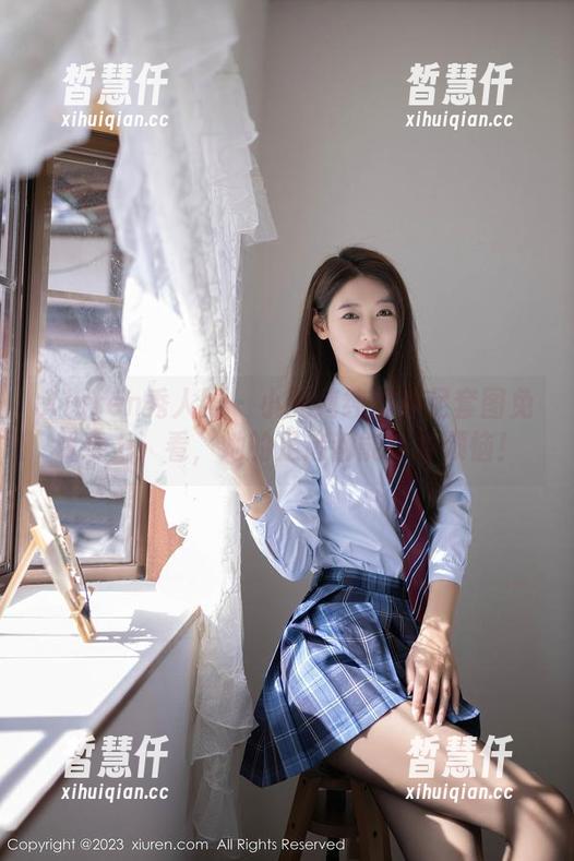 Xiuren秀人网 - 小兔纯纯携裸足套图免费奉上：看，她的足迹都能抹掉烦恼！