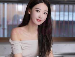 Xiuren秀人网 – 张思允Nice短裙图集：没有“圣光”，才是真实的个性！