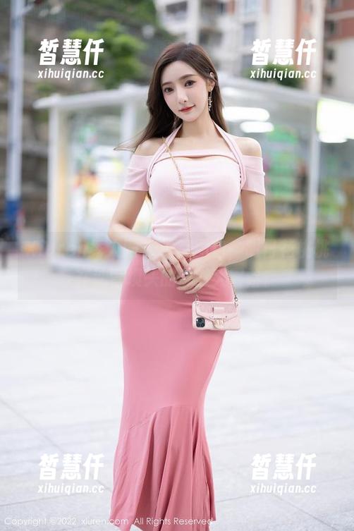 Xiuren秀人网-明日花桃桃 Xiuren秀人网 - 油亮图包,明日花桃桃在油管坝头的奇妙大冒险。