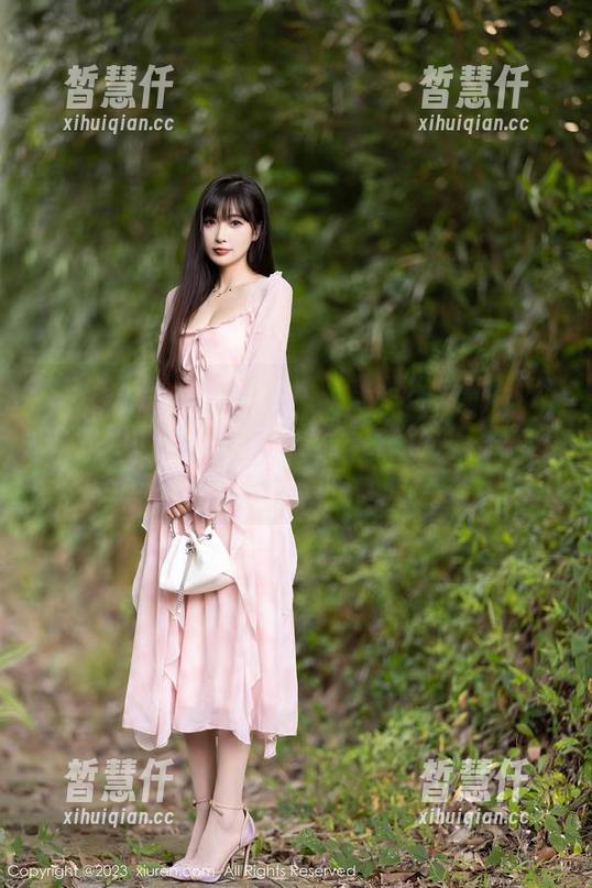 Xiuren秀人网 - 看这张美图，李雅柔182CM的泳池梦，心里忽然在想，人在哪儿玩喷雾？