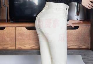 Xiuren秀人网 – 免费拿，陆萱萱cecillia的美腿优雅登场，成熟又有趣！