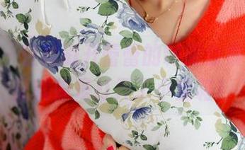 pans – 轻松戳开蕾蕾的制服合集，网盘里就像是打开了小宝箱！