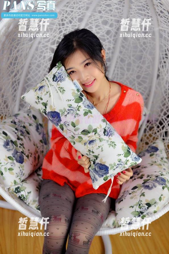 pans-蕾蕾 pans - 轻松戳开蕾蕾的制服合集,网盘里就像是打开了小宝箱!