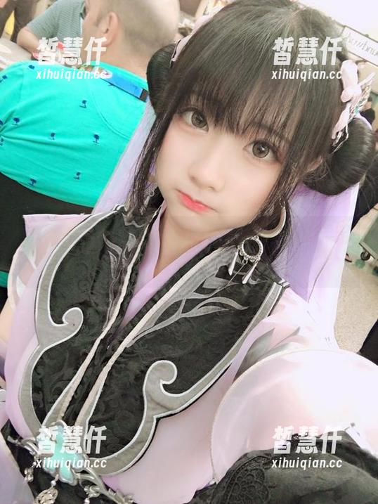 wendydydydy_酱油 高清捕捉:Wendy的黑猫妹妹,就像走出了画卷的猫咪。