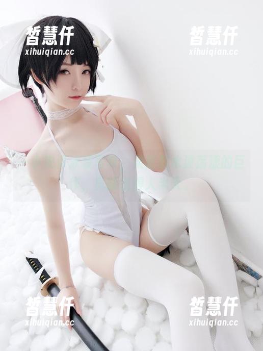 一小央泽泳装写真，果然是水波荡漾的巨作，真能迷得人半天。