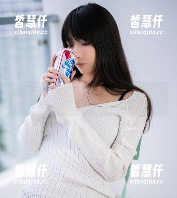 仔细琢磨一智智的蜜桃乌龙茶，画面中的氛围也许能撑起几页图包，快去下载！