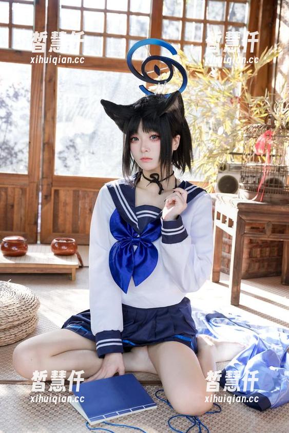 九柒喵的自拍套图，分享一个不小心的冒险