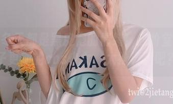 整个冬天都是黑皮袍的情绪！二阶堂宅绘子更新的cos少女，太抢镜了吧？