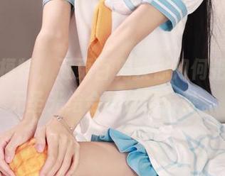 一秒变模特，五更百鬼教你如何把长腿和无圣光结合得恰到好处。