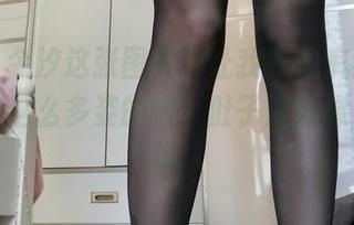 好吧，今汐这张图片真让我有些疯狂，脚可以有这么多姿的嘛？肚子里好像有话要说…