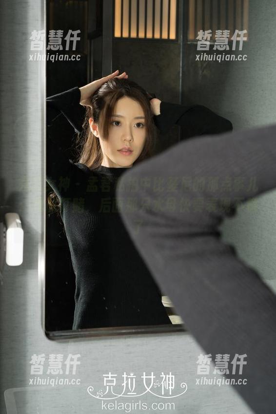 克拉女神 - 孟君私拍中比基尼的那点事儿：我敢打赌，后面那只水母快要表现不稳了