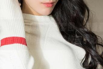 克拉女神 – 杨暖的校服套图，来看看，原图里到底演绎了哪些校园小心思