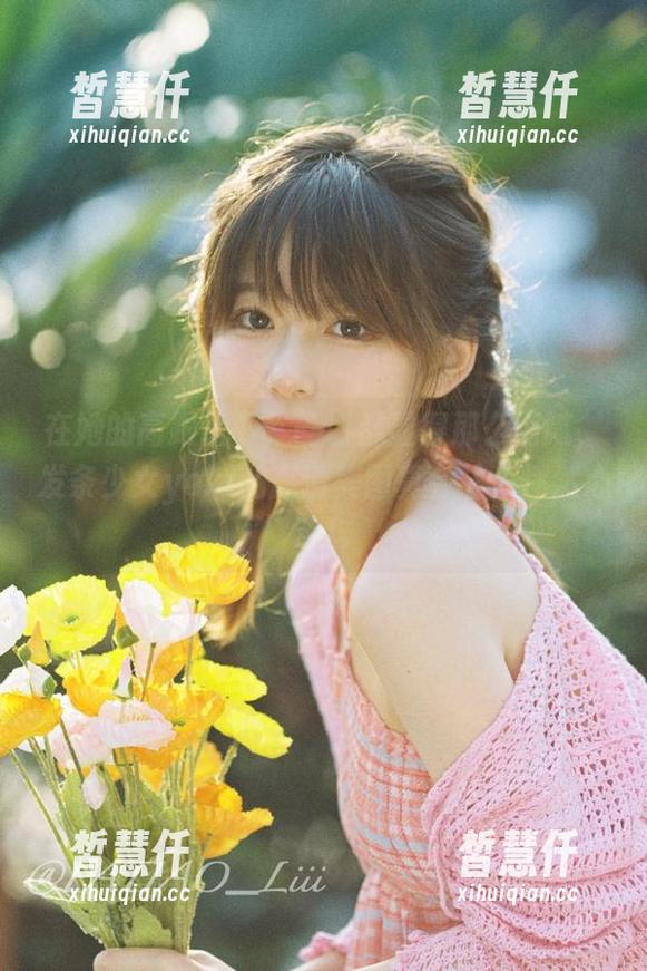 在她的高跟鞋下，一切都显得那么细腻，发条少女yoki的高清美图真会让人怦然心动！