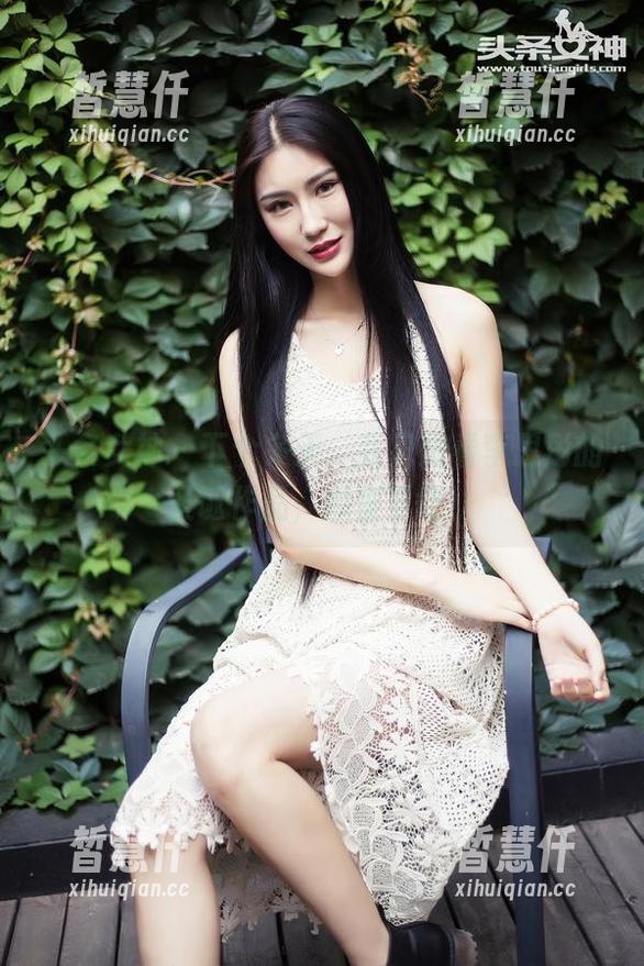 头条女神 - 下个冬天，我只想看李思彤的圣诞作品，顺便下载！