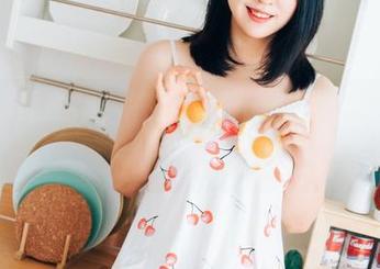 暧昧的海滩风，在宋哈娜(송하나)比基尼的照片里泛起涟漪。