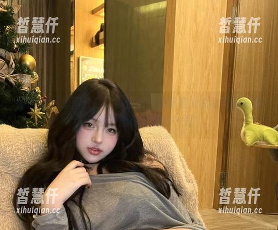 微密圈 - 套图分享：小优优子跟貂皮大衣的亲密关系，果然是心有灵犀的一对！