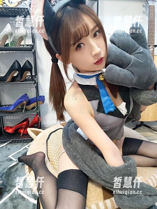 小女巫露娜 小女巫露娜就像粉色棉花糖,高清图册连口水都没控制住,赶紧先舔屏再说!