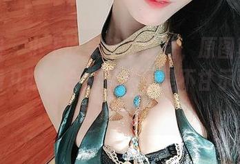 微密圈 – 小玉吃果冻的红裙，原图真让人想多看几眼，合集看来也是不甘示弱，放点小花招。