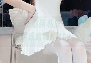 微密圈 – 小萌子最新私房写真，粉色让她闪耀成哈喽Kitty。