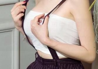 尤果网 – 网盘里的李思宁夏日，下载之后她可怜的衣服会更少吗？