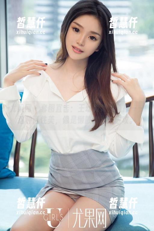 尤果网 - 套图直击：王幼贞海边随拍——这种随性美，像是懒散的海浪进攻。