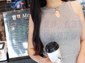 尤蜜荟 – 作品里那个女孩，合法萝莉的小奶牛，让我不知不觉停顿了好几秒。