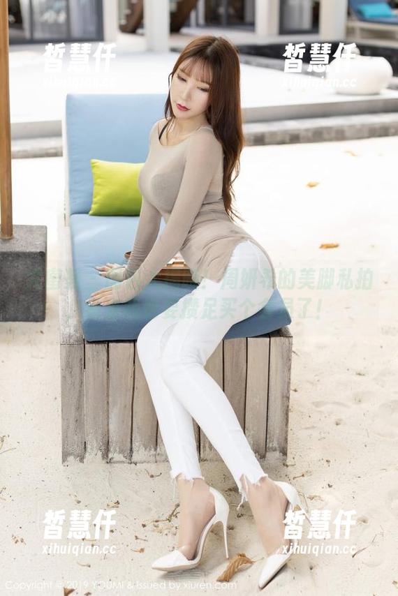 尤蜜荟 - 图包大揭晓！周妍希的美脚私拍，看来我也要攒足买个会员了！