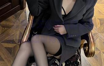 微密圈 – 就是阿朱啊的长腿合集，腿如长龙，不禁让我想问她都穿了多少鞋子。