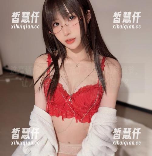 这高清作品夹杂着布丁大法的网袜细节，让人不禁皱眉，哪里又出了问题？