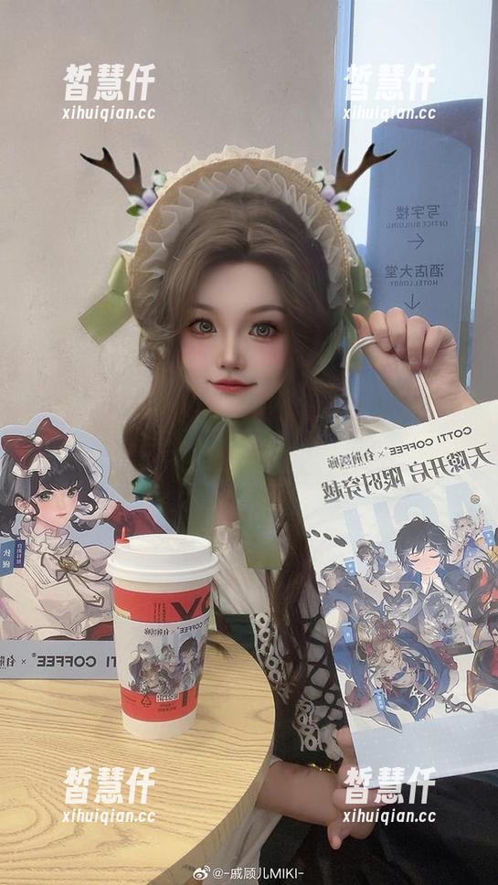 戚顾儿与连体衣的邂逅，图片中…小斗篷在哪儿飘呢？