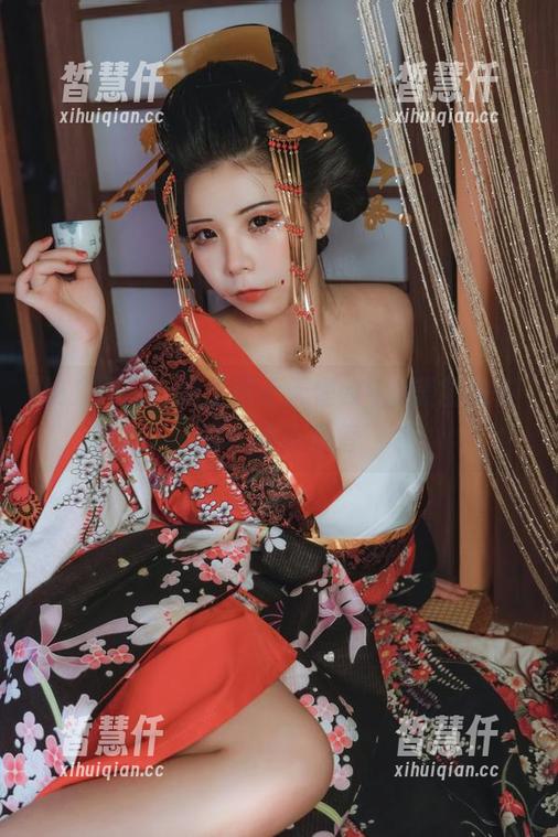 快来围观，把无颜小天使wy的美图放在林中的小角落