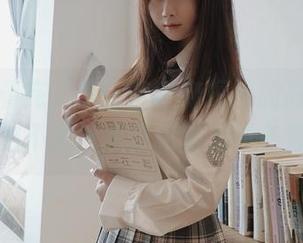 一分钟看完，是依酱吖穿短裤的高清美图，迫不及待想要和阳光谈恋爱！