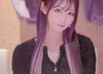 看，月城委员会的丝袜图包，美图放在明面上，实际的“玩味”却在潜台词里。