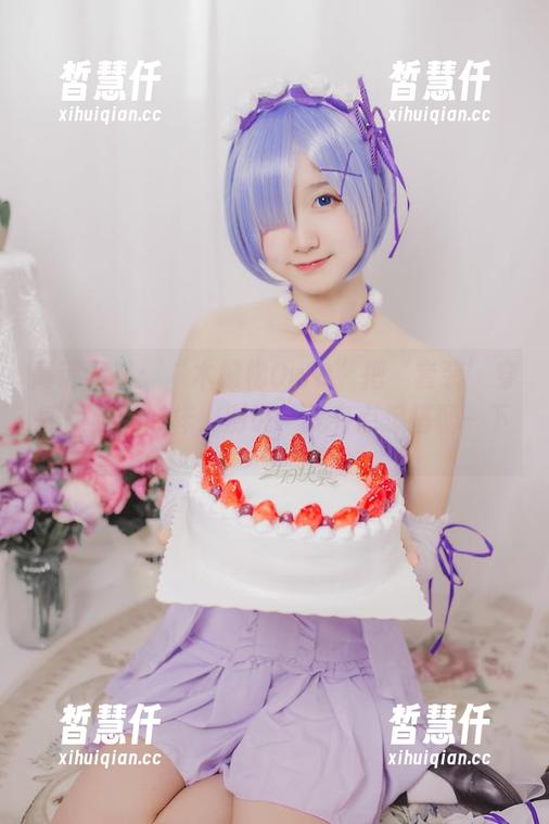 木棉棉OwO 高清写真:“木棉棉OwO”把‘套装’穿得跟走秀一样,别说,我有点想搭配一下。