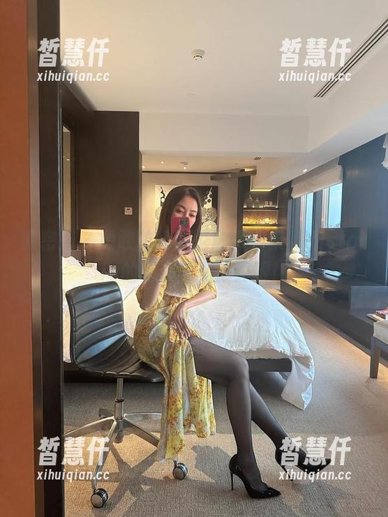 果儿Victoria 微密圈 - 勇敢的比基尼选择,果儿Victoria的私房写真很养眼!