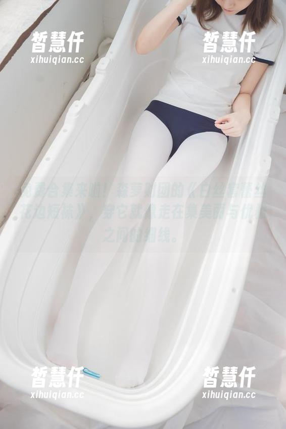 免费合集来啦！森萝财团的《白丝套蕾丝花边短袜》，穿它就像走在集美丽与优雅之间的细线。